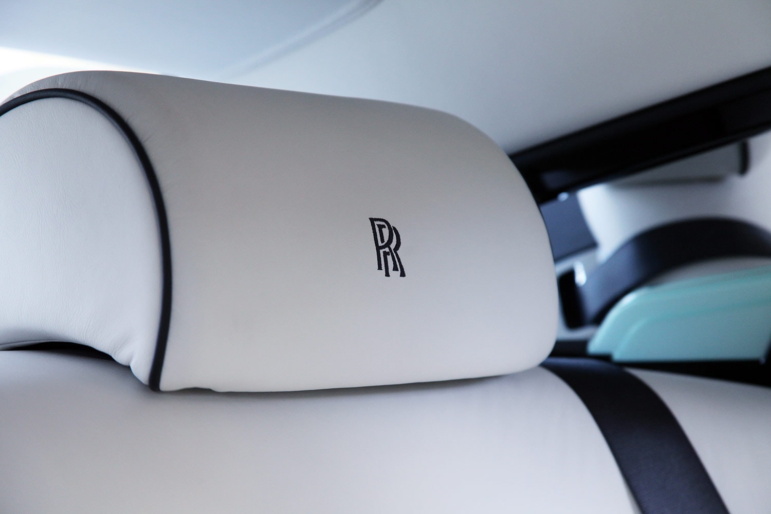 Rolls-Royce Phantom headrest