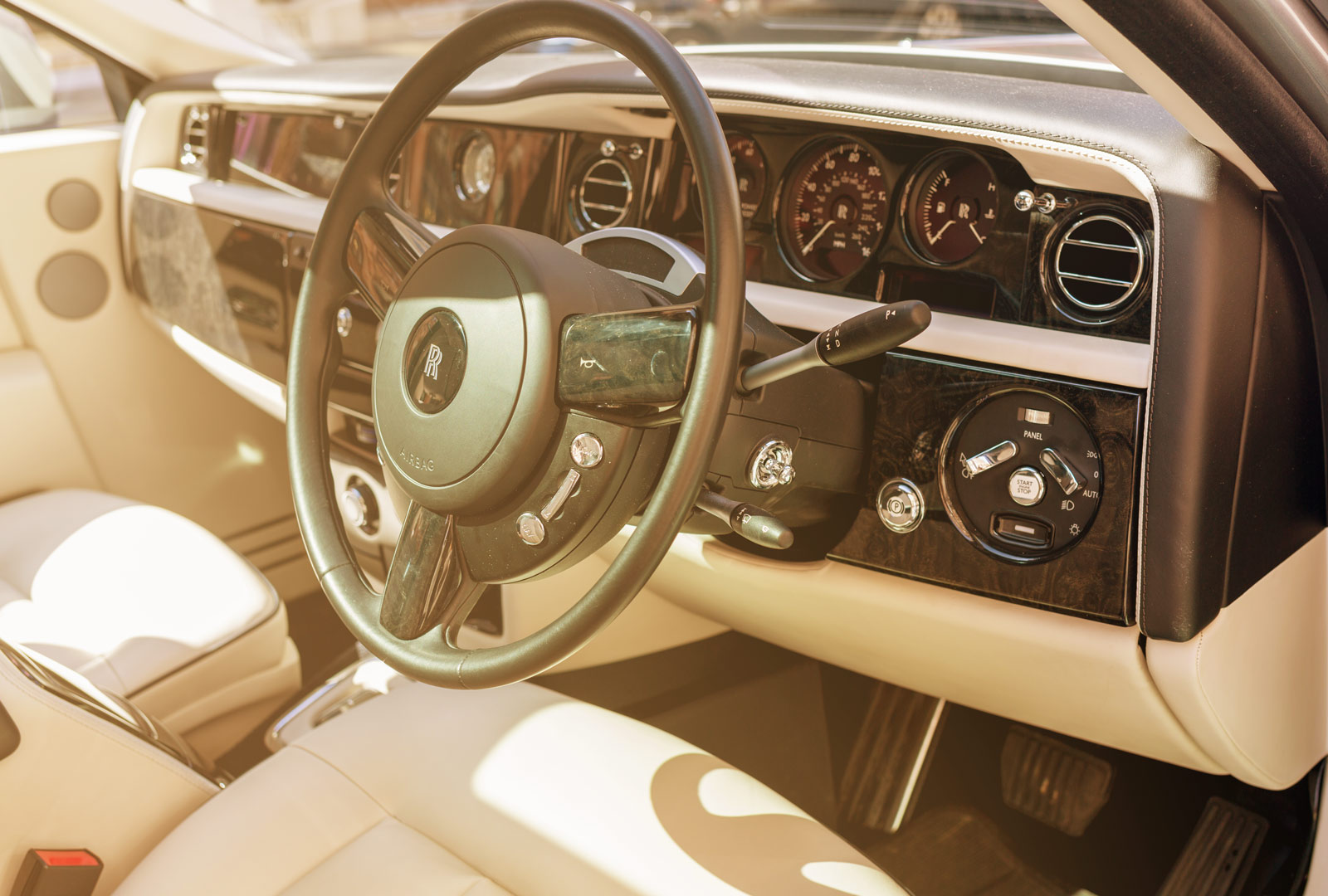 Rolls-Royce steering wheel