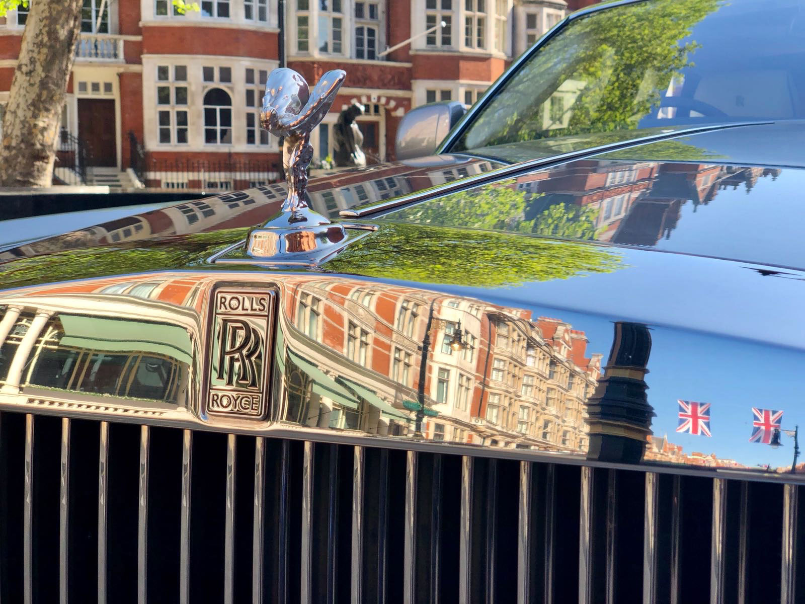 Rolls-Royce Phantom Spirit of Ecstasy