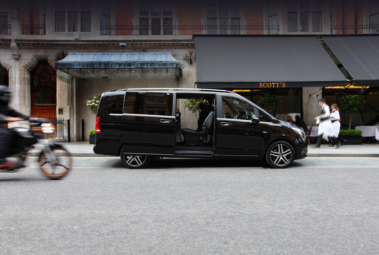 V-Class Mercedes chauffeur vehicle