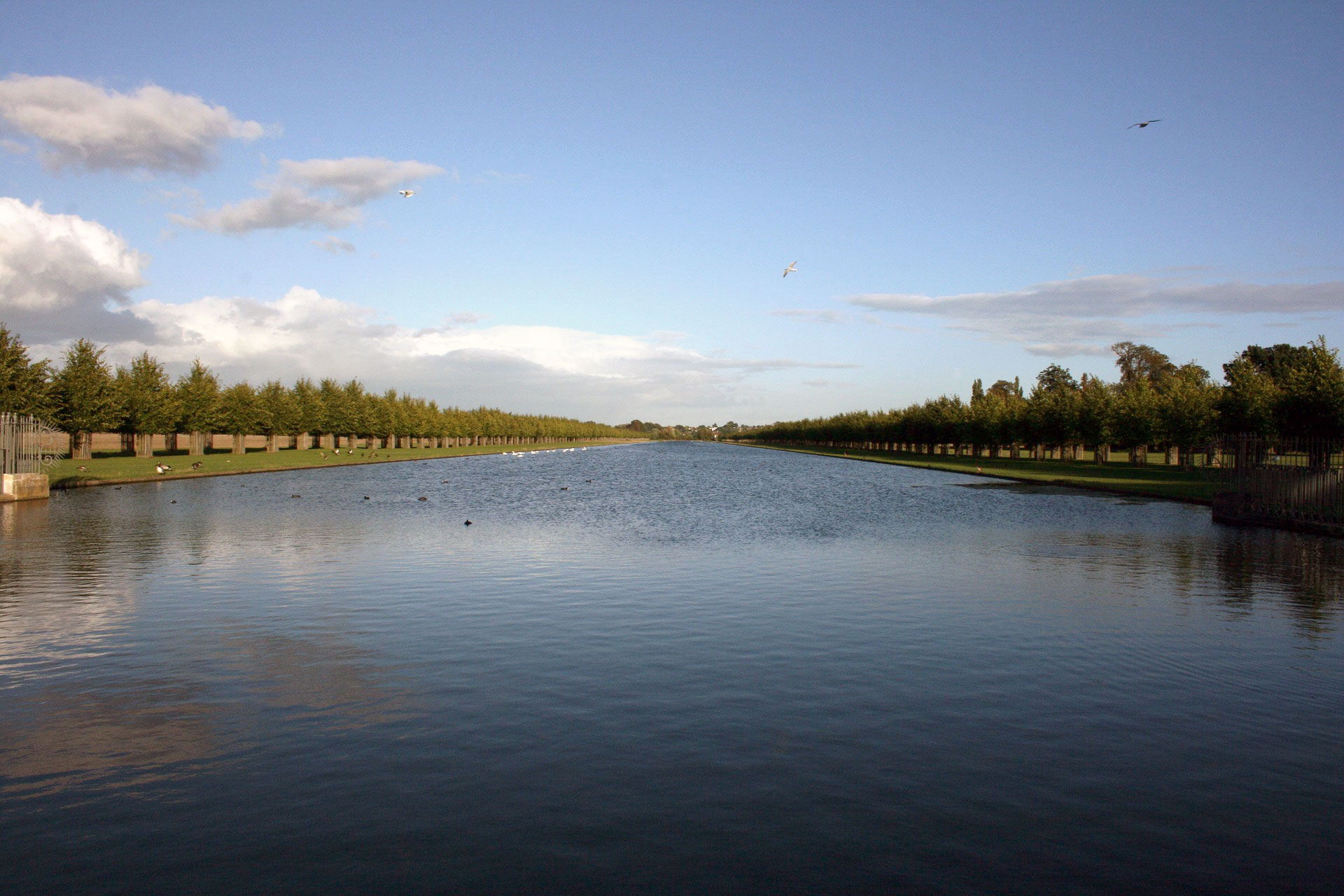Hampton Court Palace lake