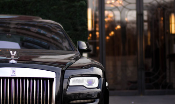 Shopping in London in Rolls-Royce Phantom