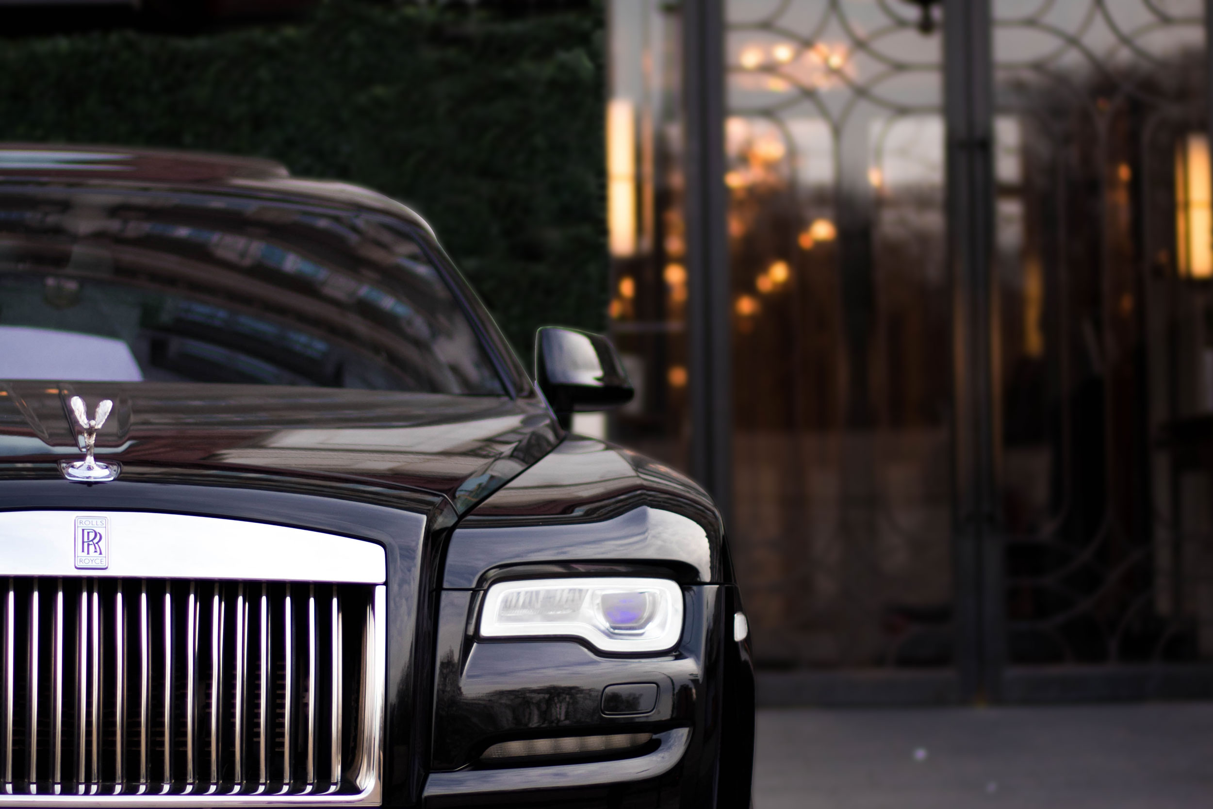 Shopping in London in Rolls-Royce Phantom