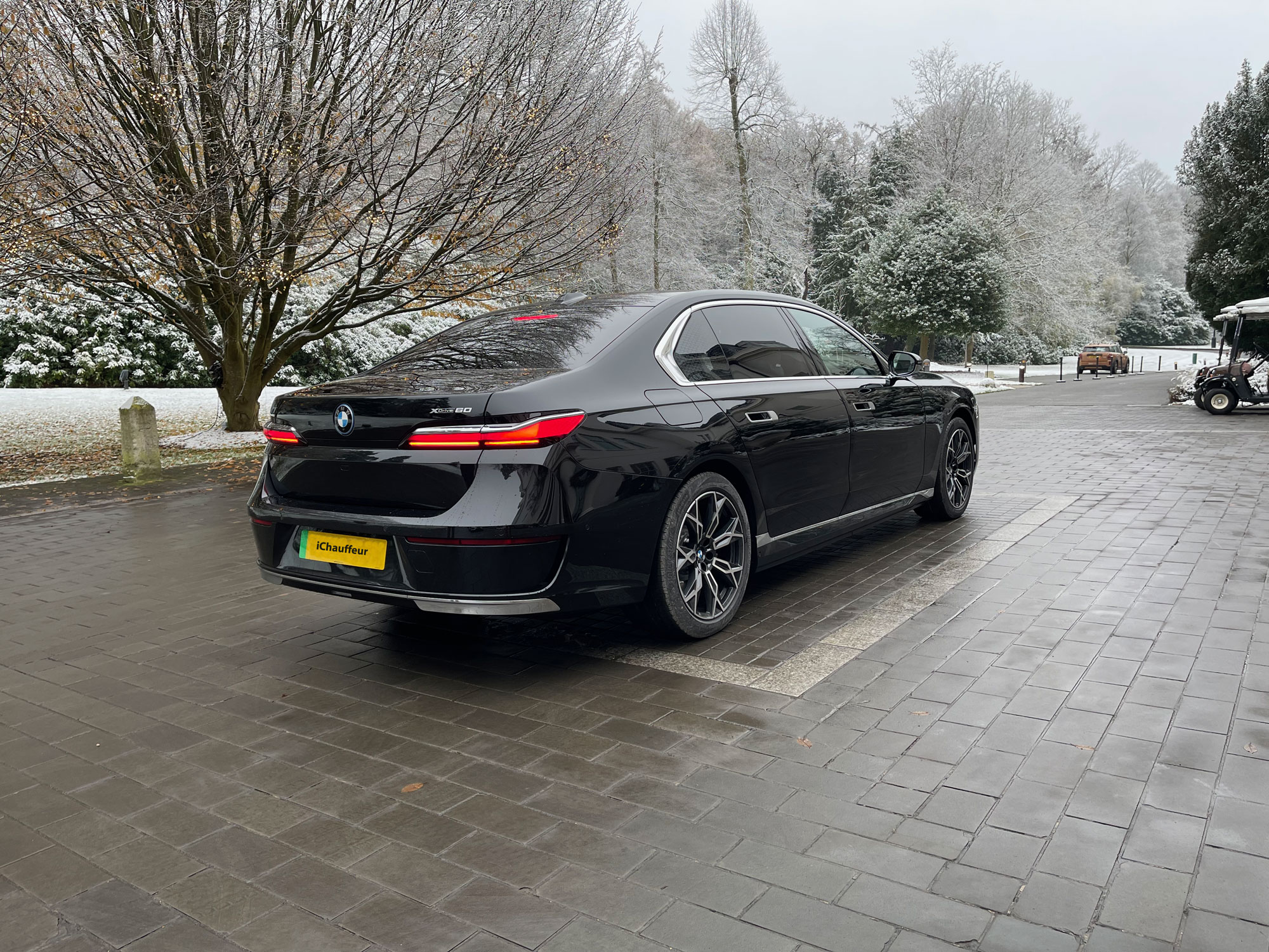 Black BMW i7 chauffeur car rear three-quarters