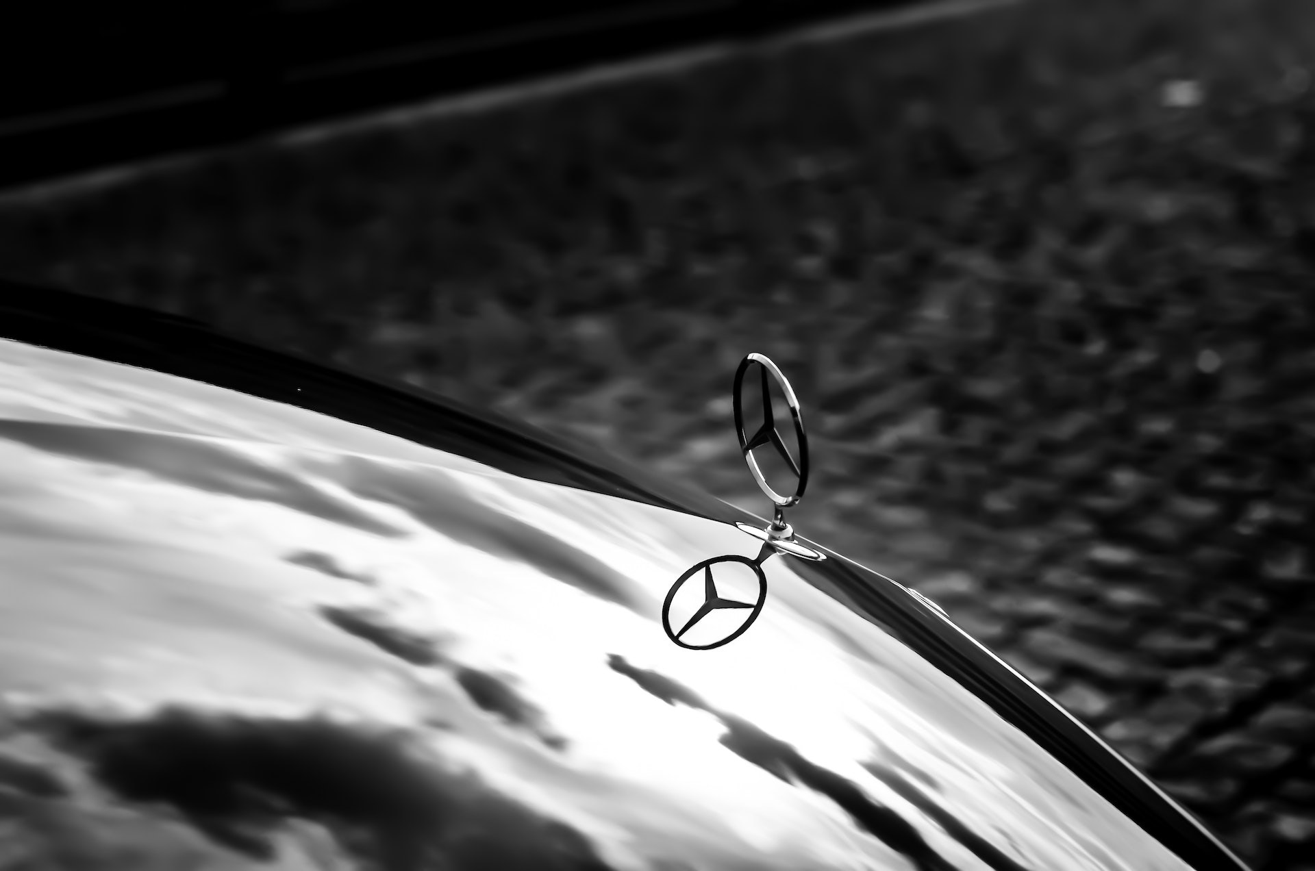 Mercedes-Benz bonnet mascot on black car