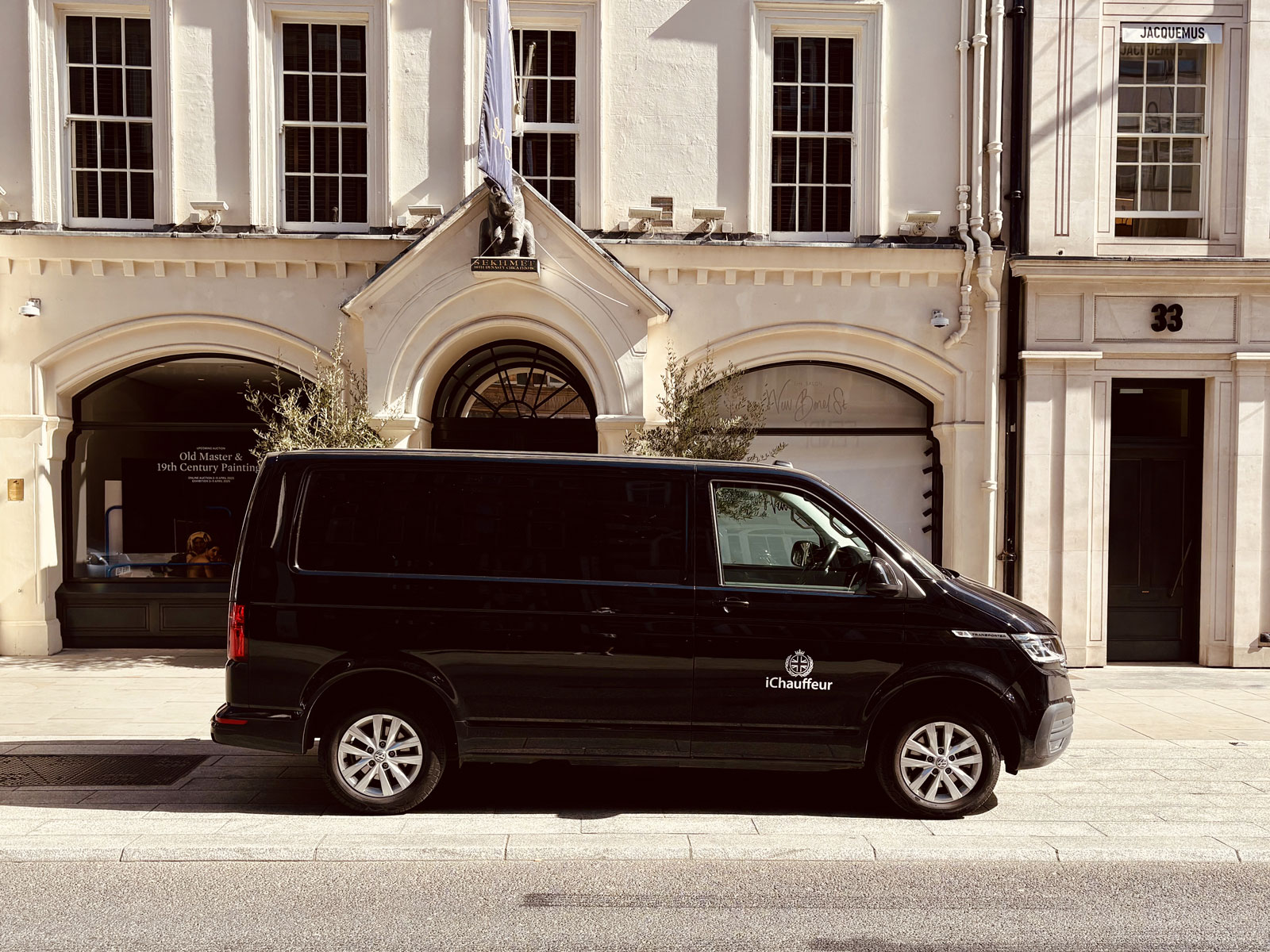 iChauffeur VW Transporter van in black in London